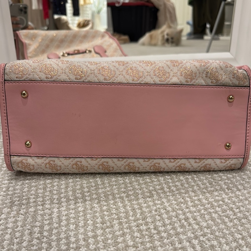 GUESS Izzy Girlfriend Tote Bag Salmon Logo - Picture 5 of 13